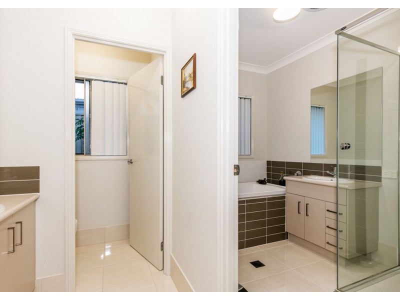 35 MARYLAND DRIVE, Regents Park QLD 4118