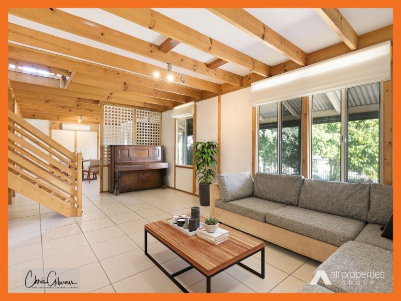 6 Learmonth Ct, Hillcrest QLD 4118