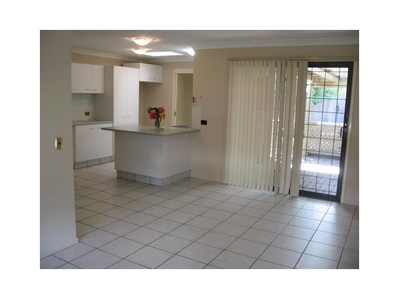 11 Arbour Way, Regents Park QLD 4118