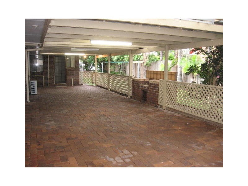 11 Arbour Way, Regents Park QLD 4118