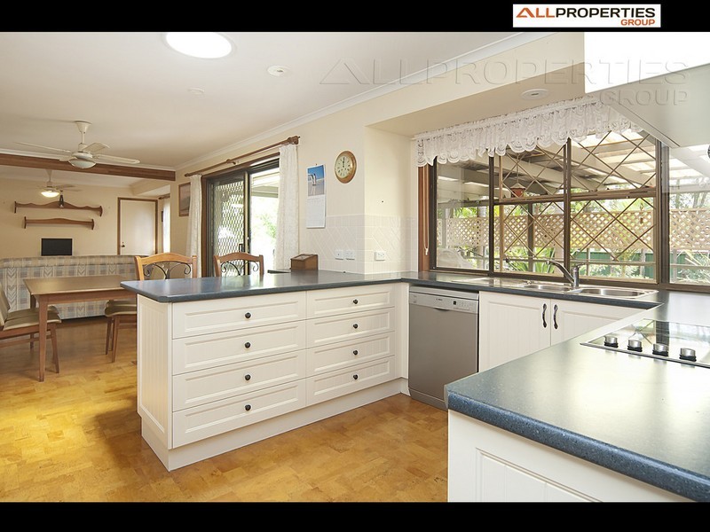 5 Emu Court, Regents Park QLD 4118