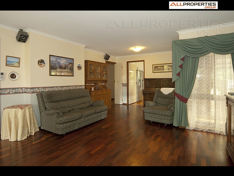 5 Emu Court, Regents Park QLD 4118