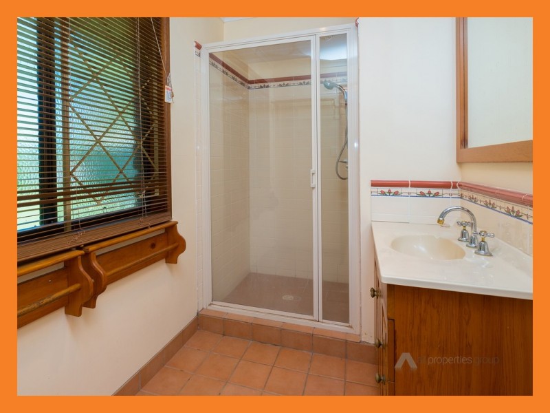 5 Emu Court, Regents Park QLD 4118