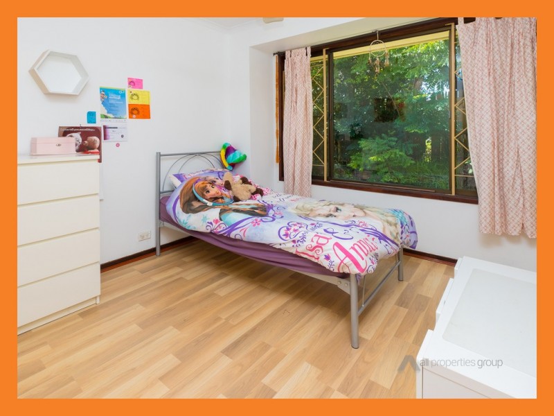 5 Emu Court, Regents Park QLD 4118