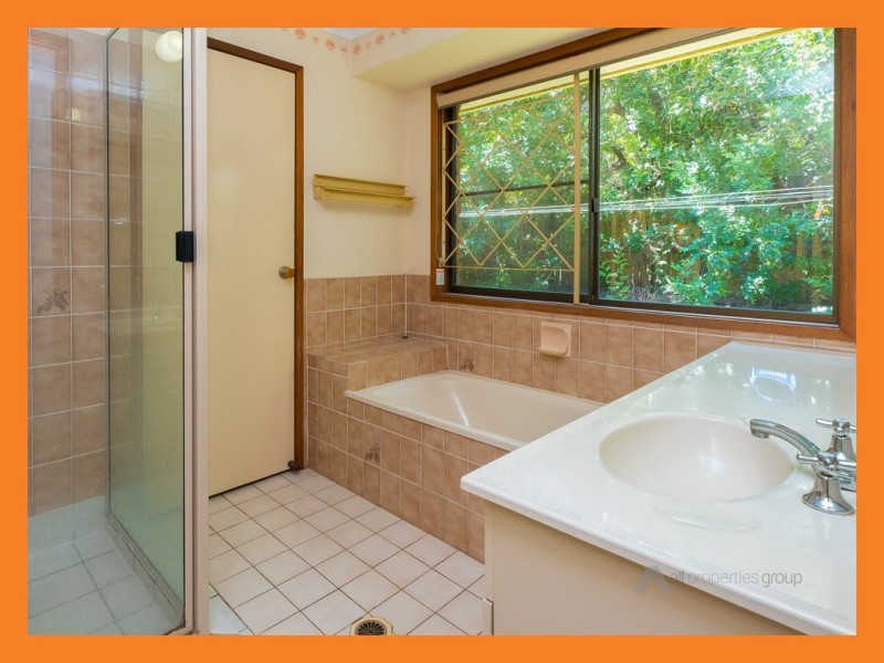 5 Emu Court, Regents Park QLD 4118