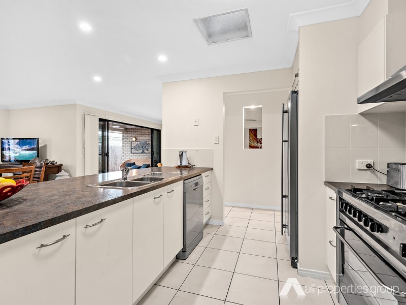 27 Sandalwood Street, Heathwood QLD 4110