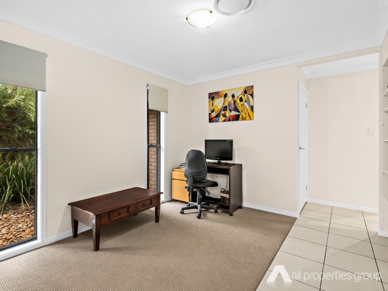 27 Sandalwood Street, Heathwood QLD 4110