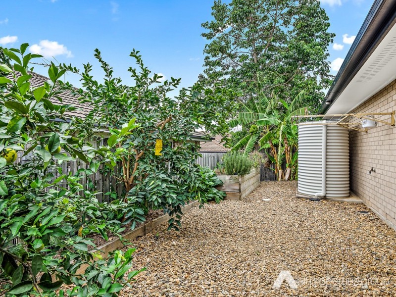 27 Sandalwood Street, Heathwood QLD 4110