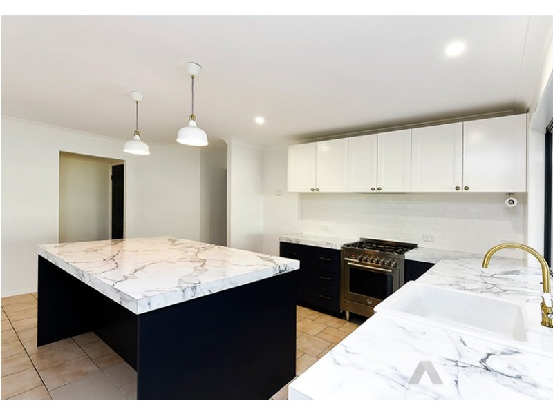 136 Banksia Cct, Forest Lake QLD 4078