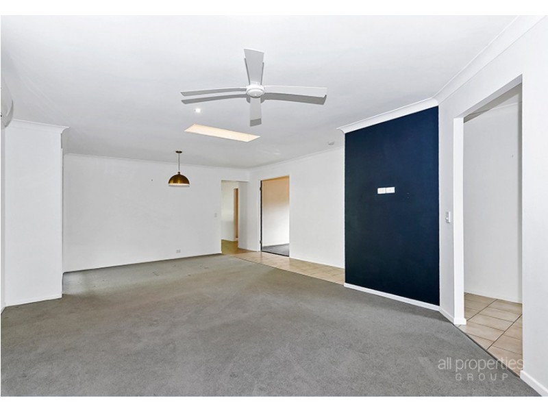 136 Banksia Cct, Forest Lake QLD 4078