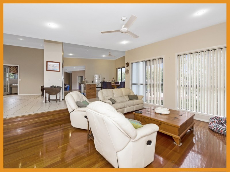 8 Hervey Street, Oxenford QLD 4210