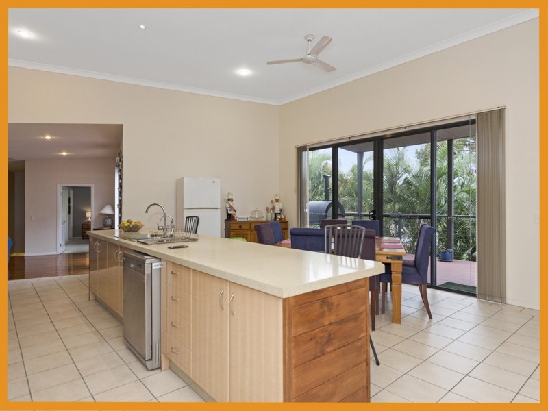 8 Hervey Street, Oxenford QLD 4210