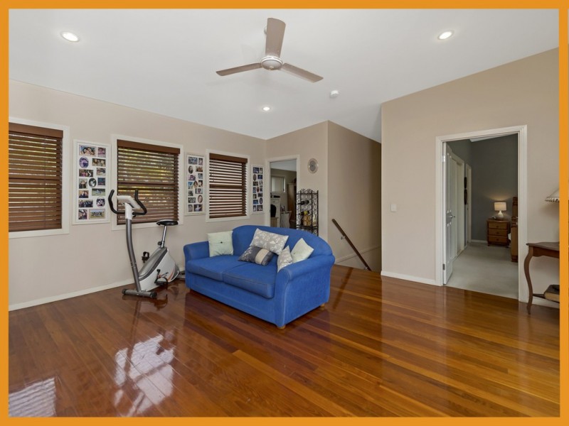 8 Hervey Street, Oxenford QLD 4210