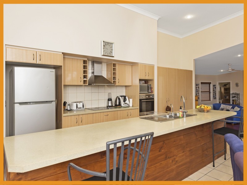 8 Hervey Street, Oxenford QLD 4210