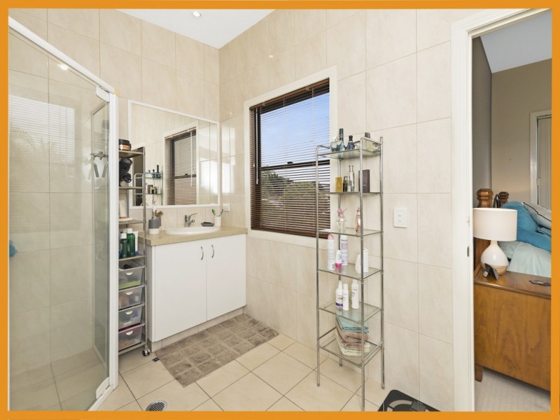 8 Hervey Street, Oxenford QLD 4210