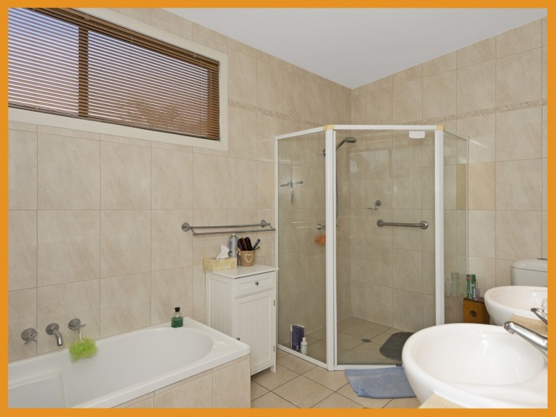 8 Hervey Street, Oxenford QLD 4210