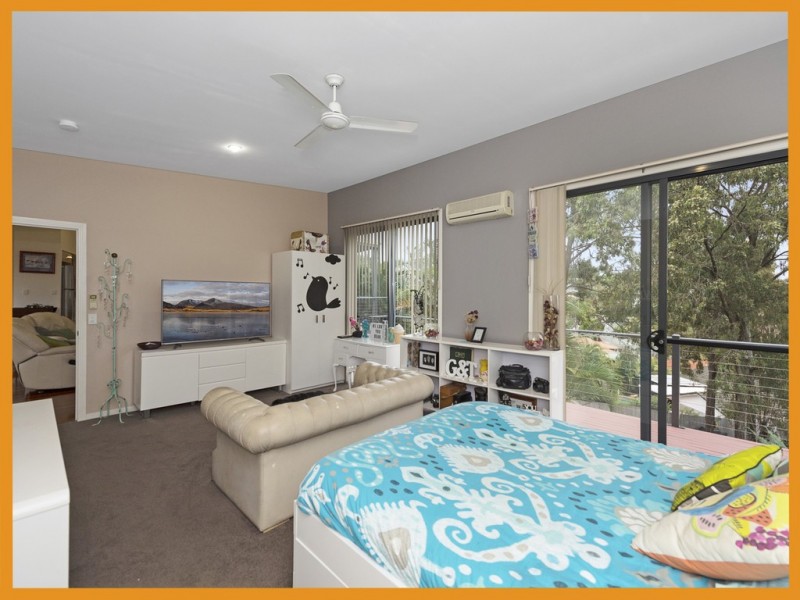 8 Hervey Street, Oxenford QLD 4210