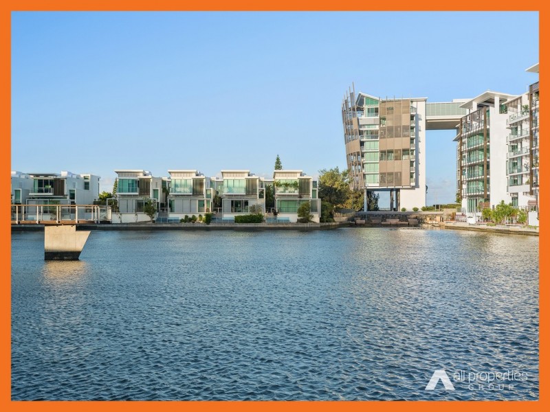 26701/2 Ephraim Island, Paradise Point QLD 4216