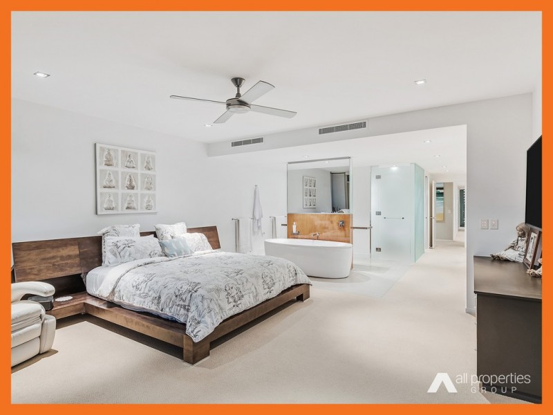 26701/2 Ephraim Island, Paradise Point QLD 4216