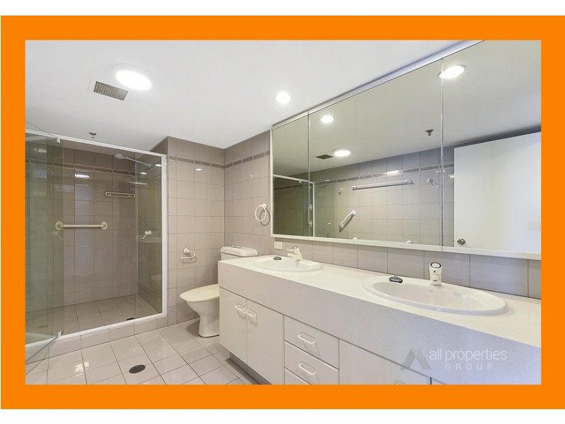 88/21 Bayview Street, Runaway Bay QLD 4216