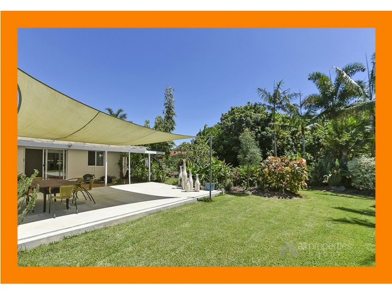 9 Pimaga place, Runaway Bay QLD 4216