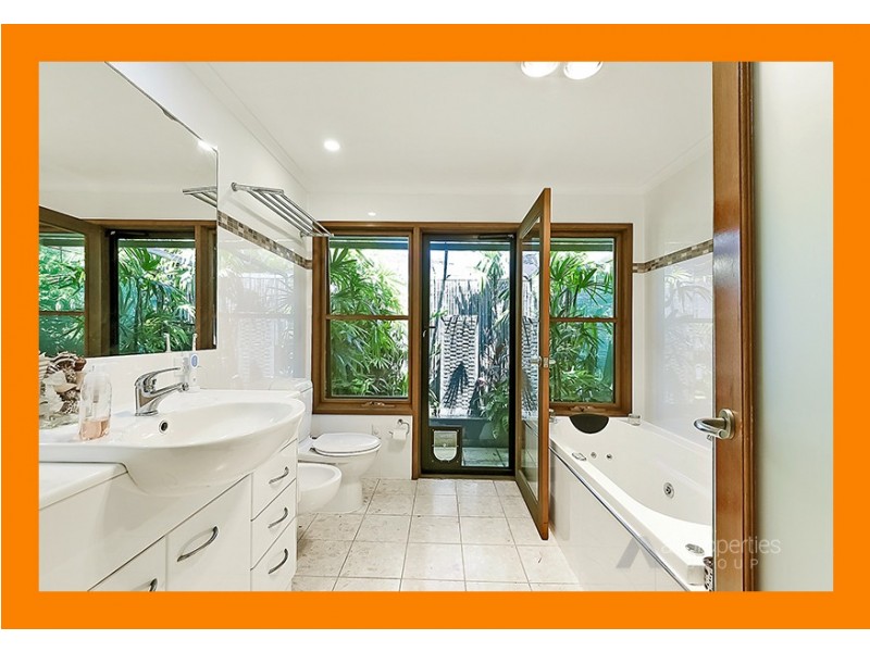 9 Pimaga place, Runaway Bay QLD 4216