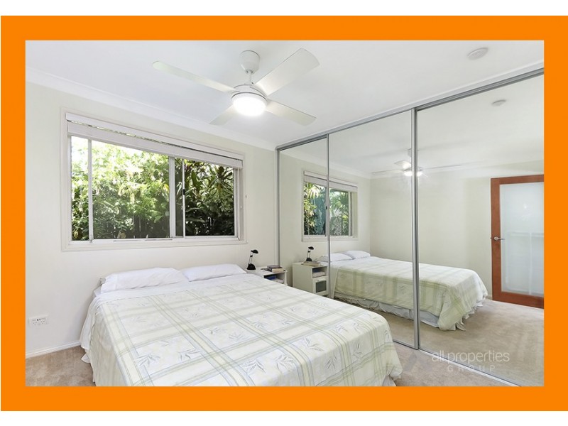 9 Pimaga place, Runaway Bay QLD 4216