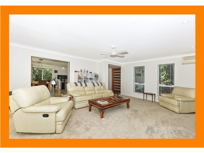 9 Pimaga place, Runaway Bay QLD 4216