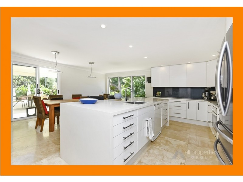 9 Pimaga place, Runaway Bay QLD 4216