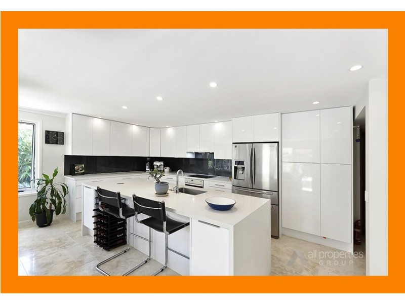 9 Pimaga place, Runaway Bay QLD 4216