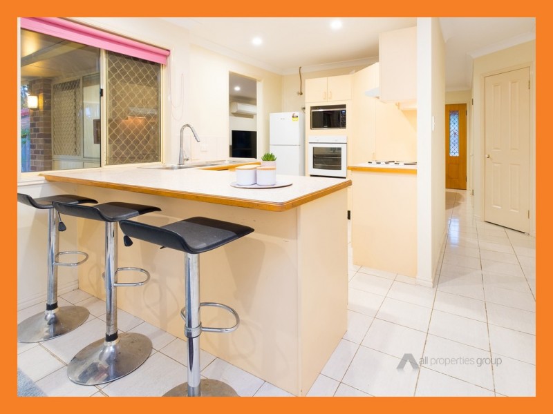 87 Federation Dr, Hillcrest QLD 4118