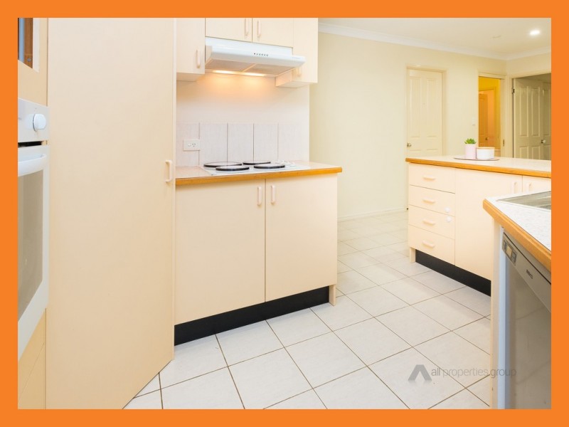87 Federation Dr, Hillcrest QLD 4118