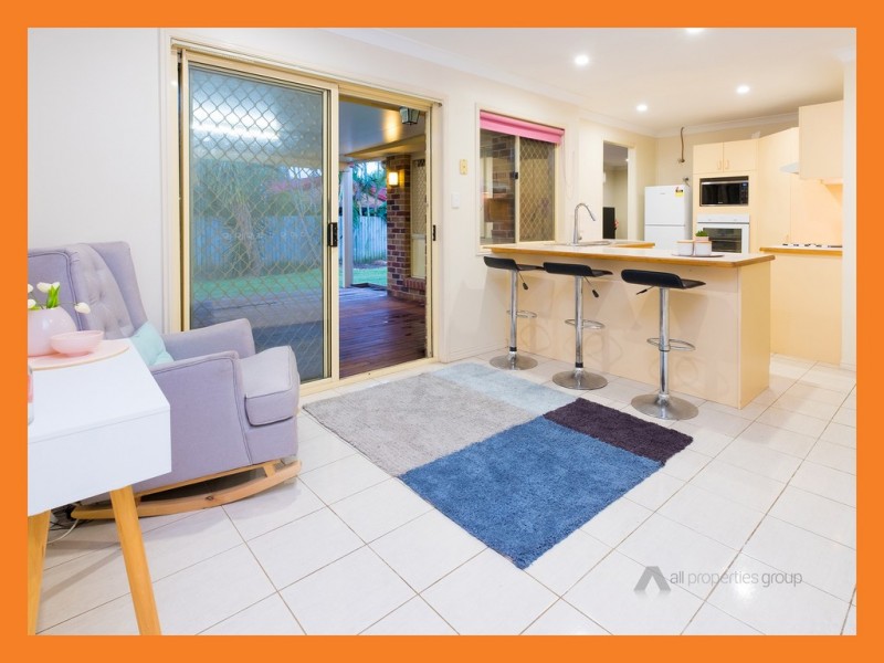 87 Federation Dr, Hillcrest QLD 4118