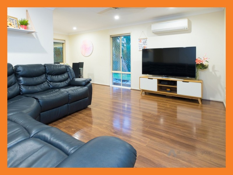 87 Federation Dr, Hillcrest QLD 4118