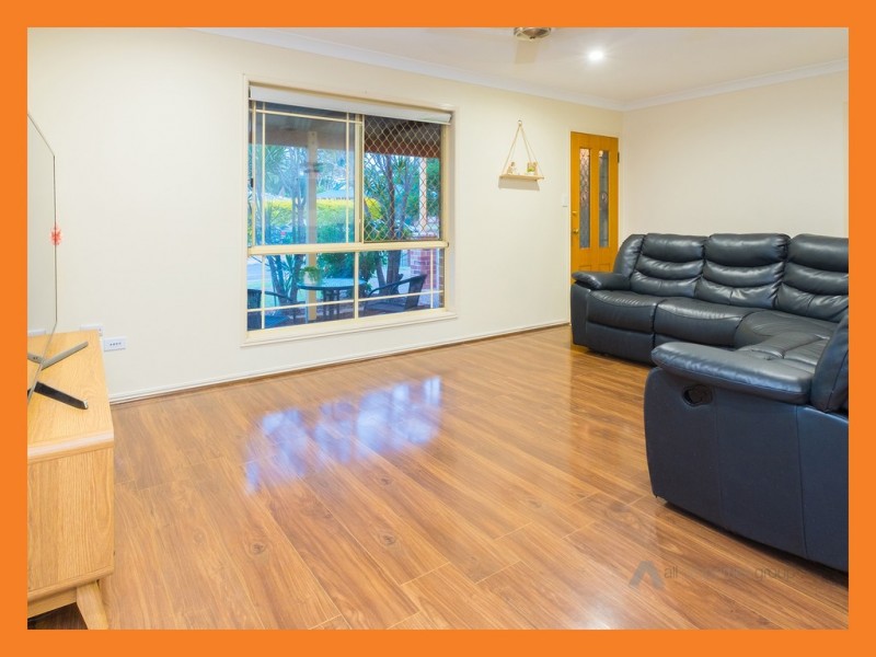 87 Federation Dr, Hillcrest QLD 4118
