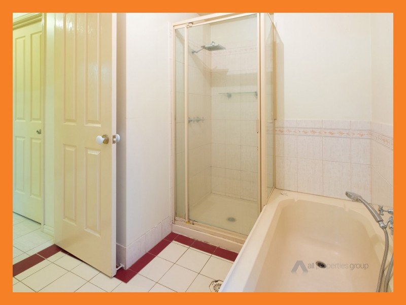 87 Federation Dr, Hillcrest QLD 4118