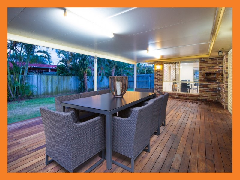 87 Federation Dr, Hillcrest QLD 4118