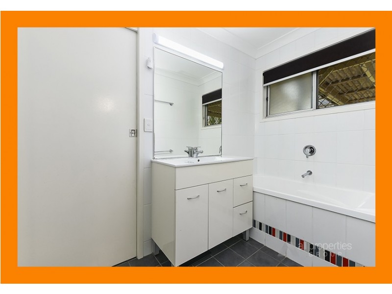 27 DRACON STREET, Regents Park QLD 4118