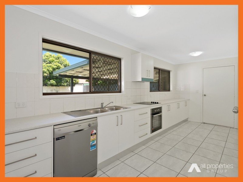 4 Lichen Ct, Regents Park QLD 4118