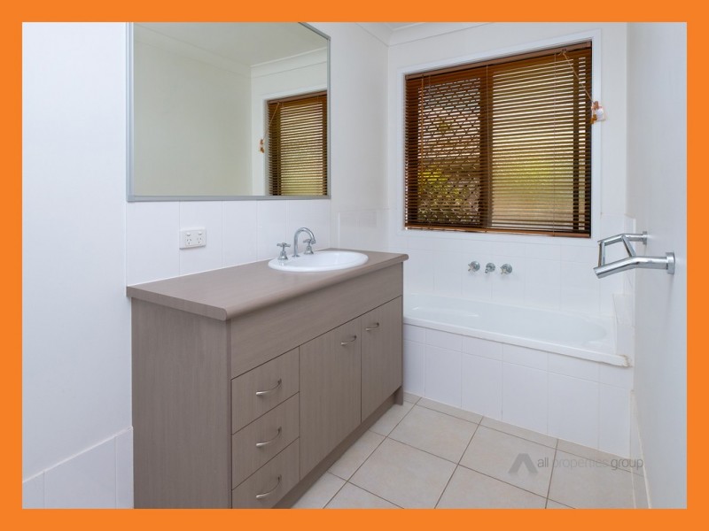 15 Flametree Cres, Berrinba QLD 4117