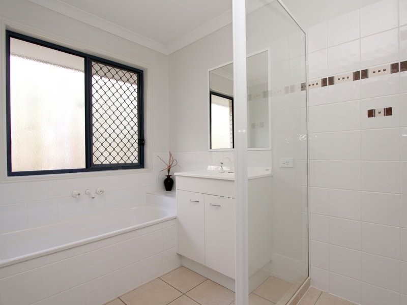 64 Watarrka Drive, Parkinson QLD 4115