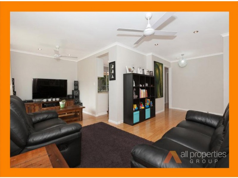 11 Owens Crescent, Regents Park QLD 4118