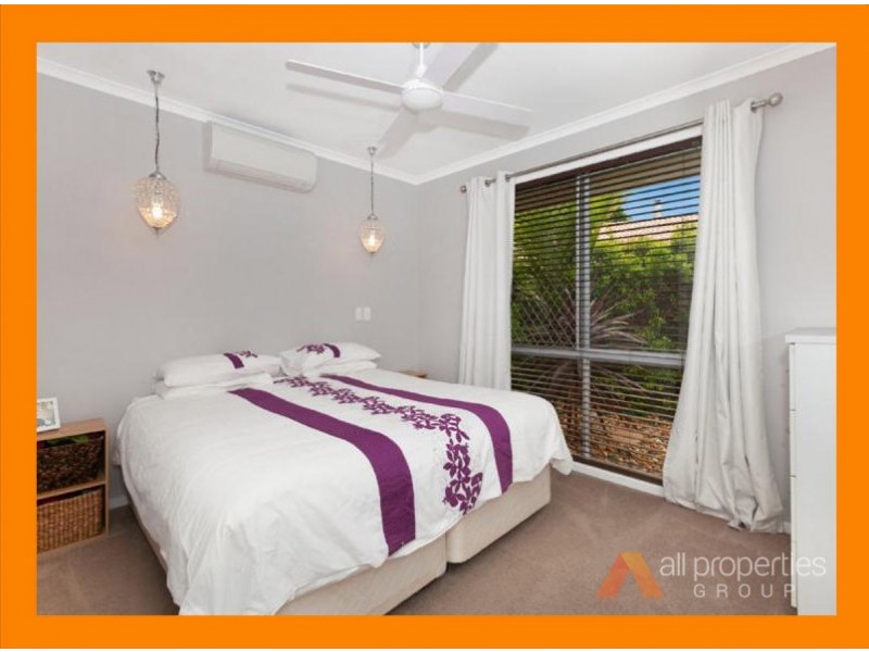 11 Owens Crescent, Regents Park QLD 4118