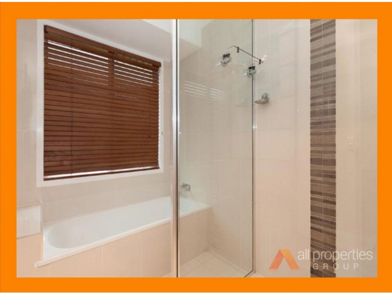 11 Owens Crescent, Regents Park QLD 4118
