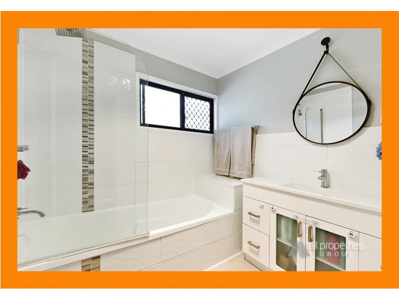 216 Middle Road, Boronia Heights QLD 4124