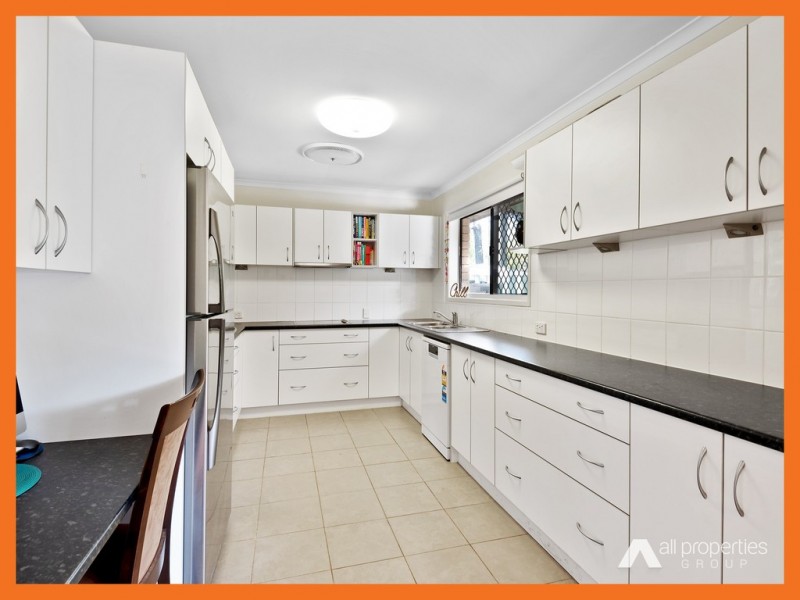 27 Ranchwood Avenue, Browns Plains QLD 4118