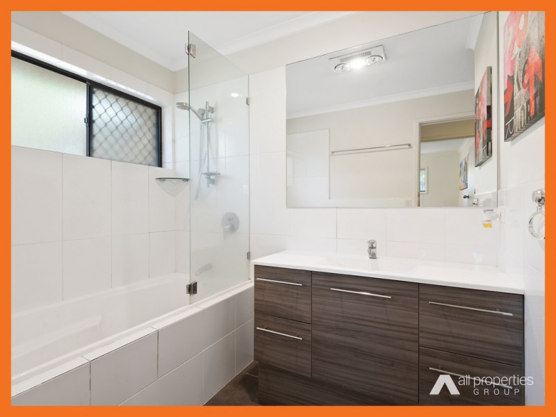 27 Ranchwood Avenue, Browns Plains QLD 4118