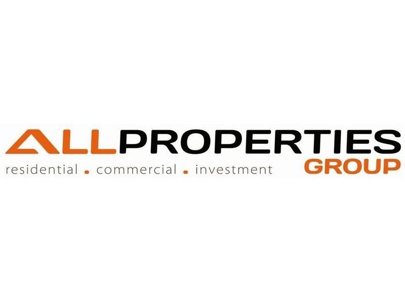 10 Linfield Street, Hillcrest QLD 4118