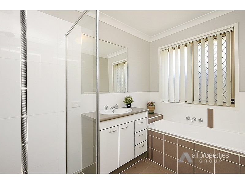 34 LAMBERTH ROAD, Regents Park QLD 4118