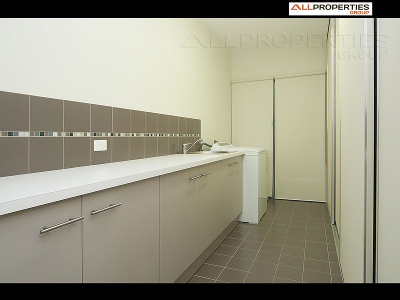 7 Nexus Close, Edens Landing QLD 4207